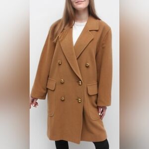 Burberrys  double-breasted Cashmere coat .